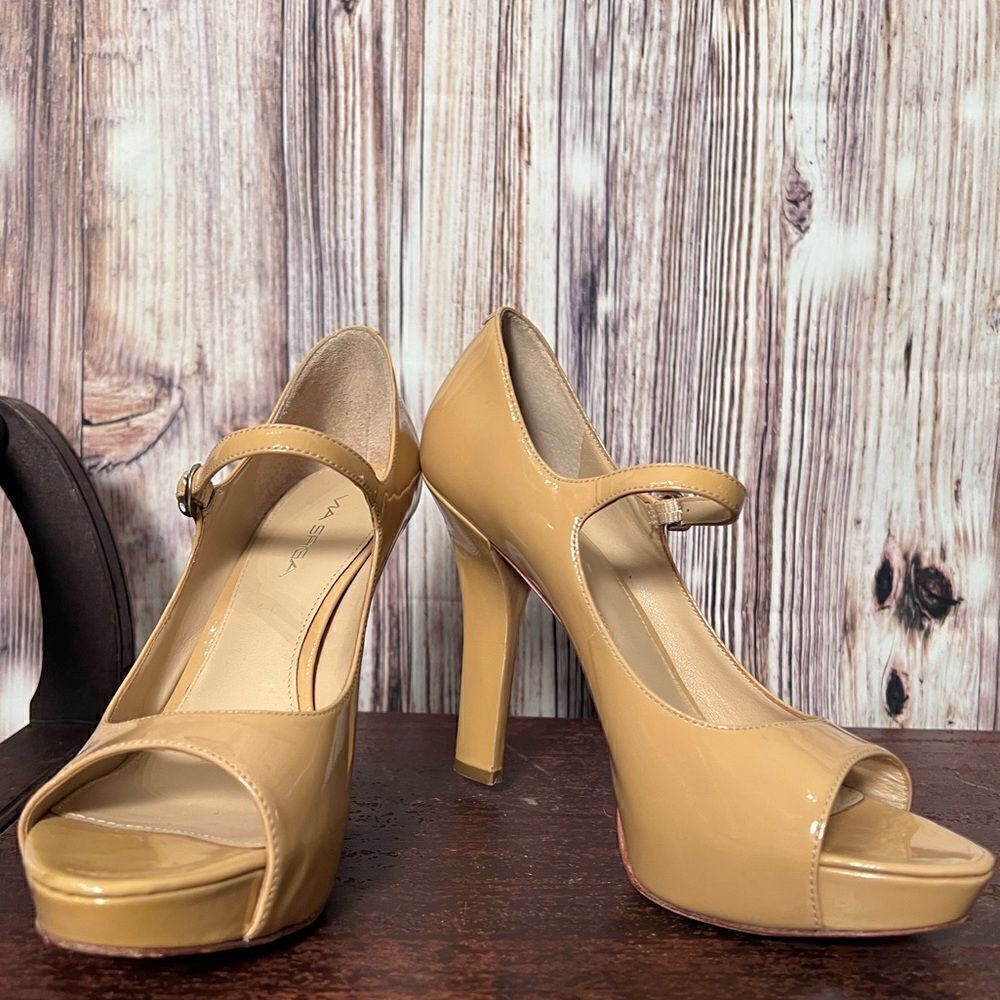 Via Spiga nude leather heels Size 9